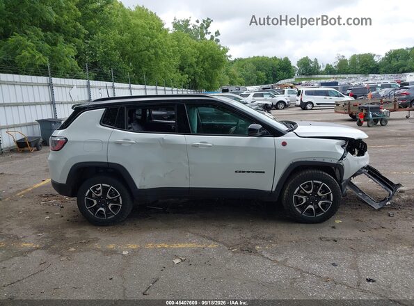 3C4NJDDN1ST524604 2025 JEEP COMPASS White Widok wnętrza z tyłu