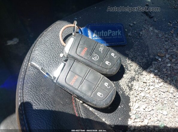 3C4NJDDN2RT594882 2024 JEEP COMPASS Красный Вид панели приборов