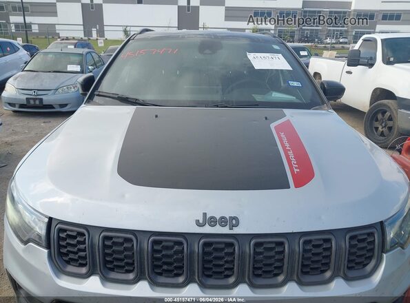 3C4NJDDN3RT144898 2024 JEEP COMPASS Silver Front view