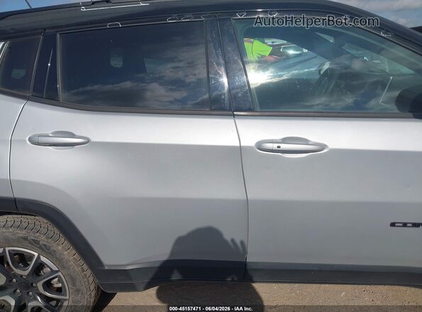 3C4NJDDN3RT144898 2024 JEEP COMPASS Silver Rear interior view