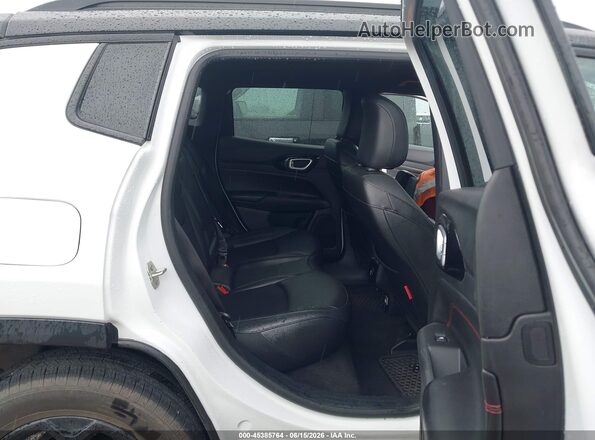 3C4NJDDN4RT596956 2024 JEEP COMPASS White VIN კოდის სტიკერის ხედი