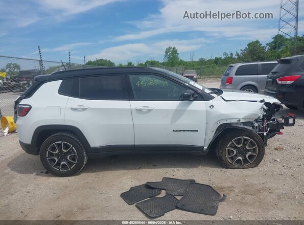 3C4NJDDN4ST523544 2025 JEEP COMPASS White Вид задньої частини салону