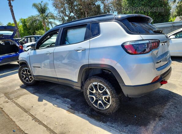 3C4NJDDN5RT149648 2024 JEEP COMPASS Silver Rear left