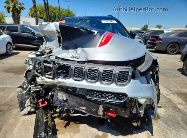 3C4NJDDN5RT149648 2024 JEEP COMPASS Silver Front view