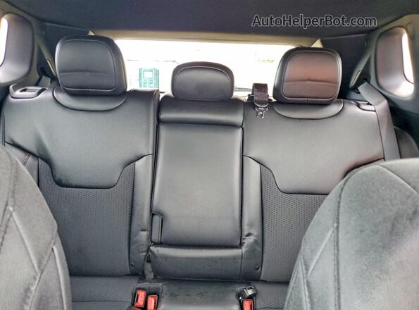 3C4NJDDN5ST590170 2025 JEEP COMPASS White Vista de los asientos traseros
