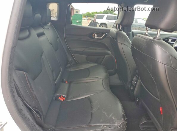 3C4NJDDN5ST590170 2025 JEEP COMPASS White Vista interior trasera