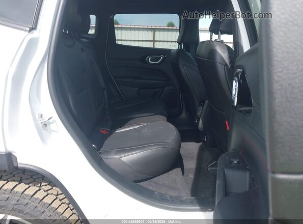 3C4NJDDN6RT166622 2024 JEEP COMPASS White Vista de la etiqueta del VIN