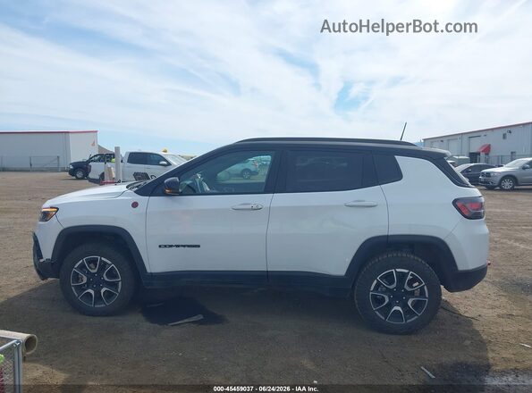 3C4NJDDN6RT166622 2024 JEEP COMPASS White Vista interior de 360 grados