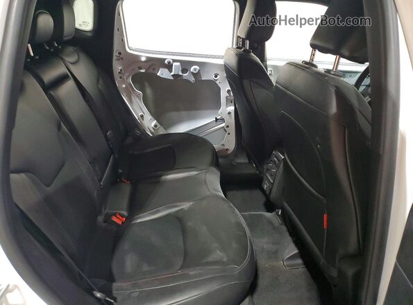 3C4NJDDN6ST594471 2025 JEEP COMPASS White Widok wnętrza z tyłu