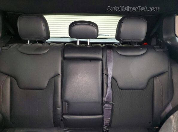 3C4NJDDN6ST594471 2025 JEEP COMPASS White Widok tylnych siedzeń