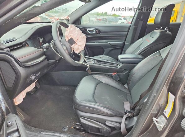 3C4NJDDN7PT528003 2023 JEEP COMPASS Gray Front interior view