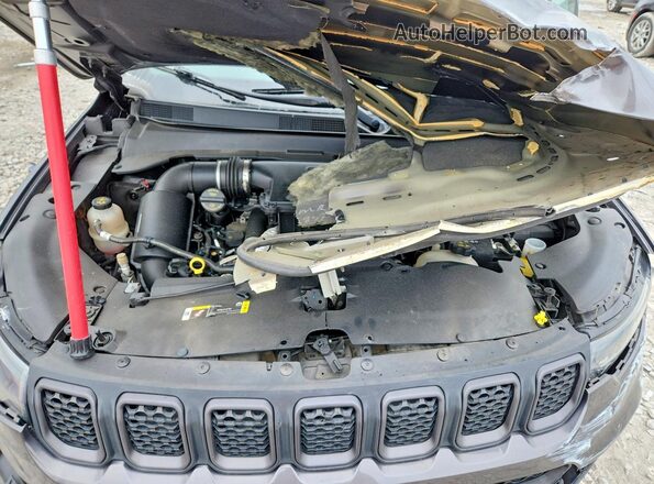 3C4NJDDN7PT528003 2023 JEEP COMPASS Gray Engine compartment view