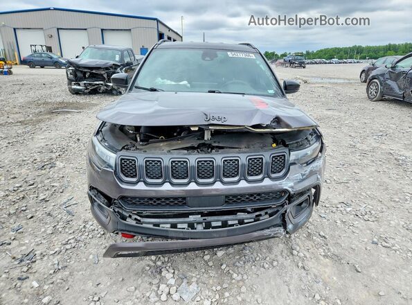 3C4NJDDN7PT528003 2023 JEEP COMPASS Gray Front view