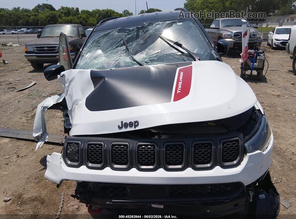 3C4NJDDN7PT565259 2023 JEEP COMPASS White Vista del salpicadero
