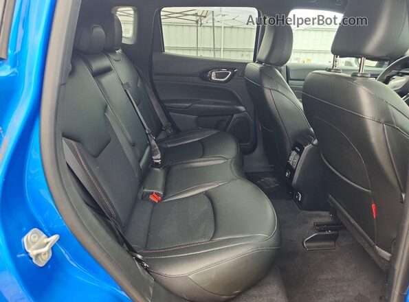3C4NJDDN7RT100130 2024 JEEP COMPASS Blue Widok tylnych siedzeń