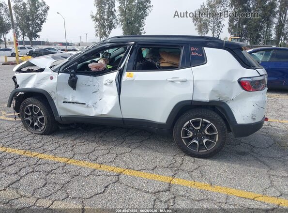 3C4NJDDN8ST553453 2025 JEEP COMPASS White Widok wnętrza 360 stopni