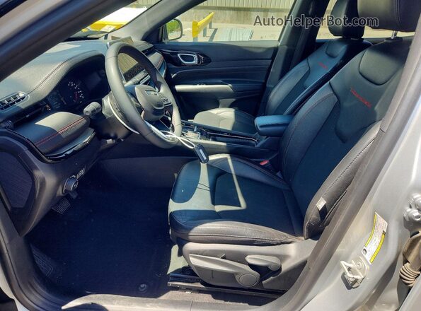 3C4NJDDN9RT148776 2024 JEEP COMPASS Silver 