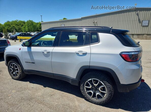 3C4NJDDN9RT148776 2024 JEEP COMPASS Silver 