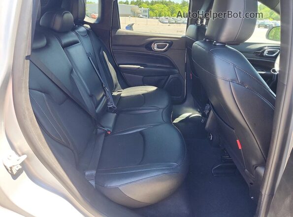 3C4NJDDN9RT148776 2024 JEEP COMPASS Silver 