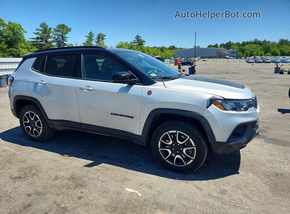 3C4NJDDN9RT148776 2024 JEEP COMPASS Silver 