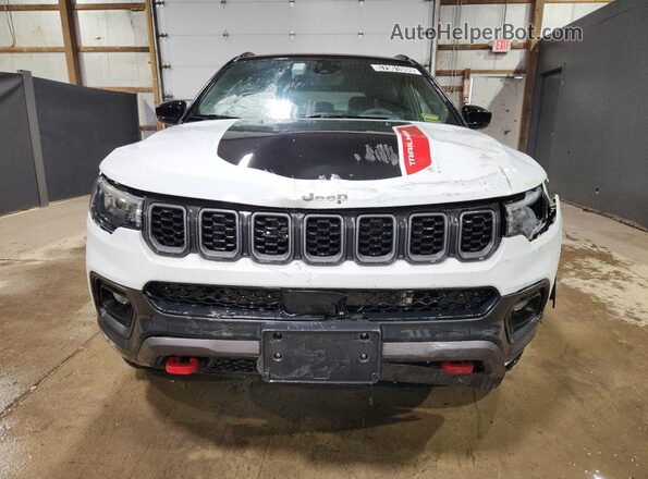 3C4NJDDNXST556564 2025 JEEP COMPASS White Widok wnętrza 360 stopni
