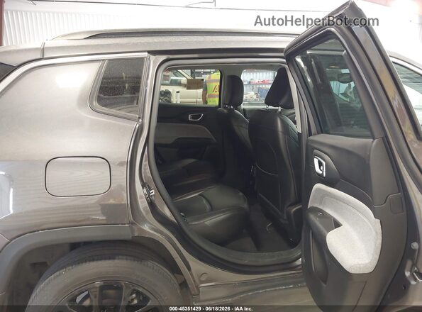 3C4NJDFB2NT131850 2022 JEEP COMPASS Gray VIN կոդի պիտակի տեսք