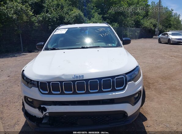 3C4NJDFB2NT177307 2022 JEEP COMPASS Белый Вид задней части салона