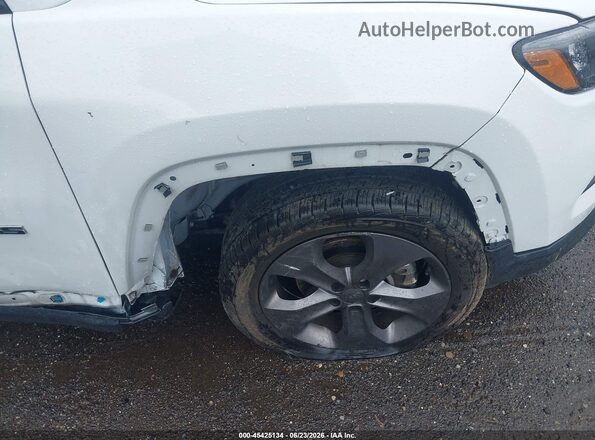 3C4NJDFB7NT130645 2022 JEEP COMPASS White Front view