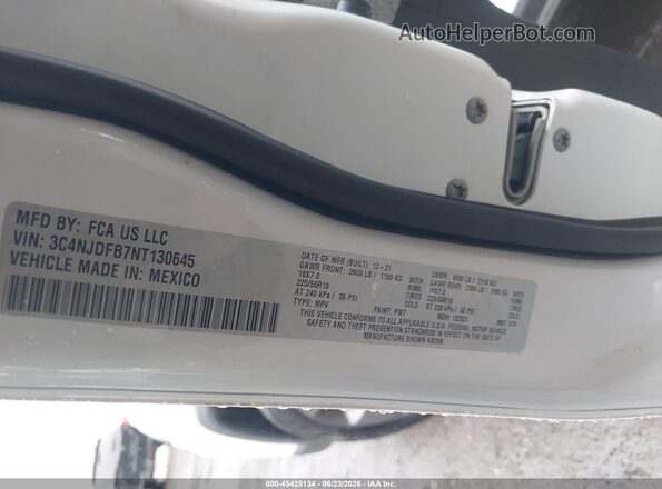 3C4NJDFB7NT130645 2022 JEEP COMPASS White Engine compartment view
