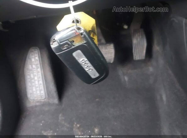 3C4NJDFB7NT130645 2022 JEEP COMPASS White Dashboard view