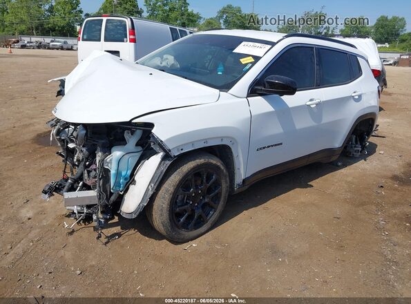 3C4NJDFB8NT126054 2022 JEEP COMPASS White Przód lewy