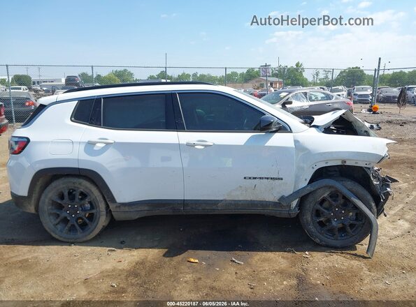 3C4NJDFB8NT126054 2022 JEEP COMPASS White Widok wnętrza 360 stopni