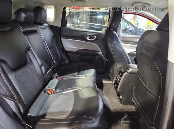3C4NJDFBXNT118019 2022 JEEP COMPASS Burgundy Widok tylnych siedzeń