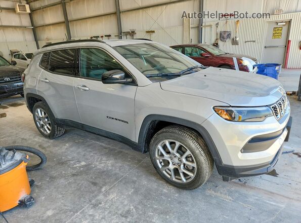 3C4NJDFN9RT130520 2024 JEEP COMPASS Silver Przód prawy