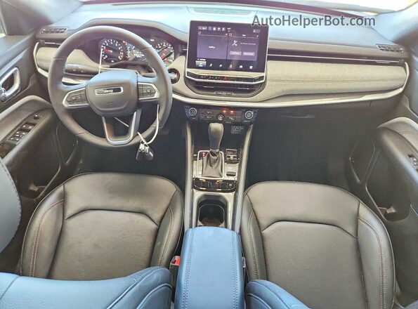 3C4NJDFN9RT130520 2024 JEEP COMPASS Silver Widok deski rozdzielczej