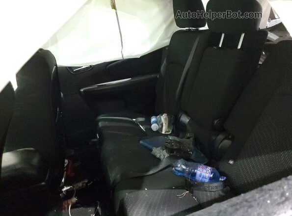 3C4PDDBG4KT720590 2019 DODGE JOURNEY Красный Вид задней части салона