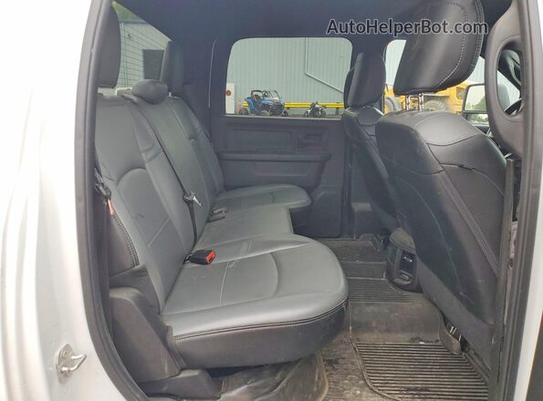 3C63R3GJ1RG245666 2024 RAM 3500 White Rear seats view