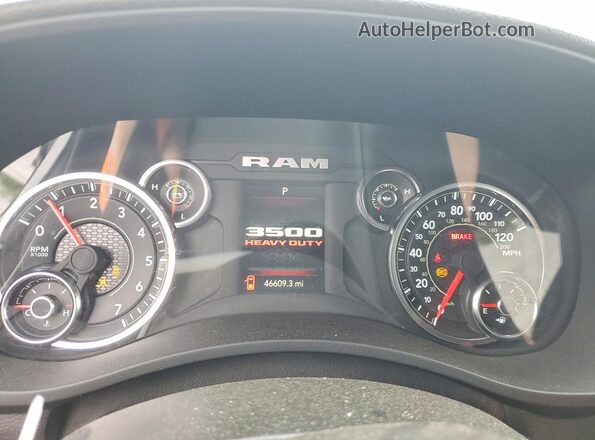 3C63R3GJ1RG245666 2024 RAM 3500 White Instrument cluster view