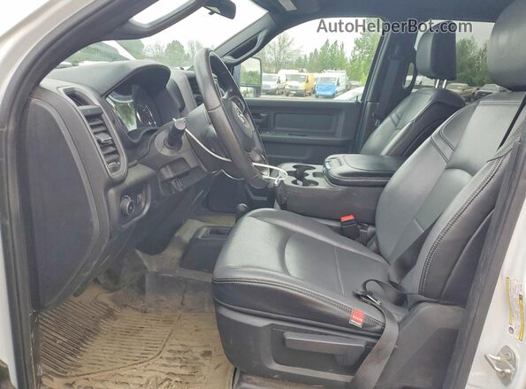 3C63R3GJ1RG245666 2024 RAM 3500 White Front interior view