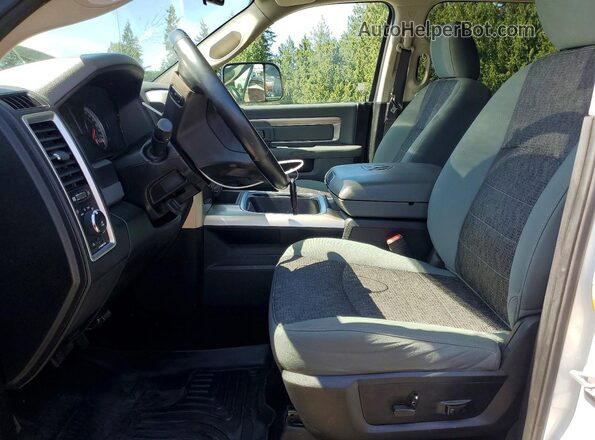 3C63R3HL8GG164869 2016 RAM 3500 White Вид салону спереду