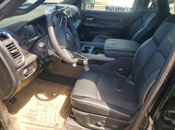 3C63R3JLXTG167065 2026 RAM 3500 Black Widok wnętrza z przodu