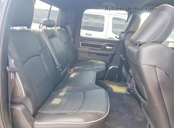 3C63R3JLXTG167065 2026 RAM 3500 Black Widok tylnych siedzeń