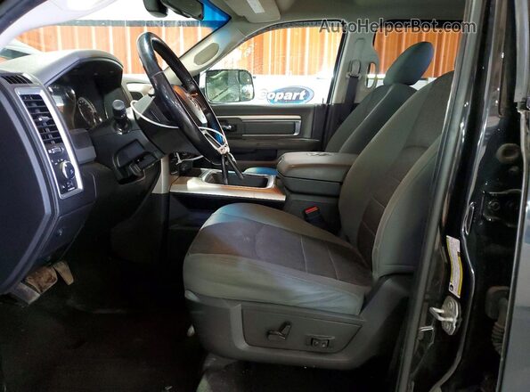 3C63R3LL8JG199636 2018 RAM 3500 Black Front interior view