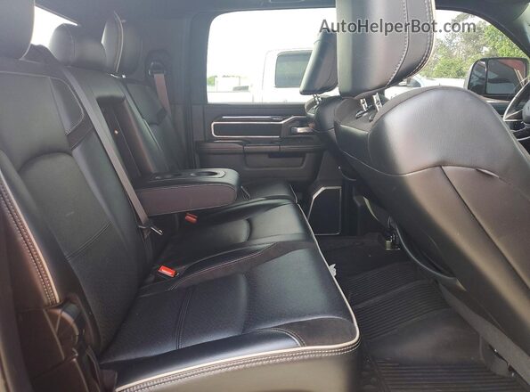 3C63R3ML2NG357618 2022 RAM 3500 Red Rear seats view