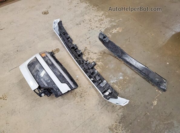 3C63R3RLXTG176255 2026 RAM 3500 Белый Вид подкапотного пространства