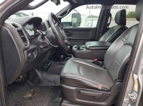 3C63RRGL1NG416401 2022 RAM 3500 Silver წინა სალონის ხედი