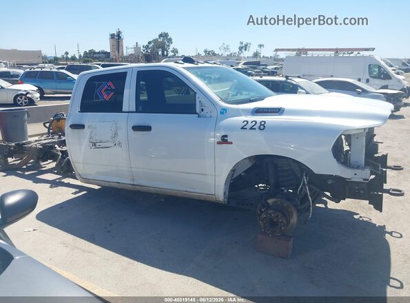 3C63RRGL2RG393572 2024 RAM 3500 White უკანა სალონის ხედი