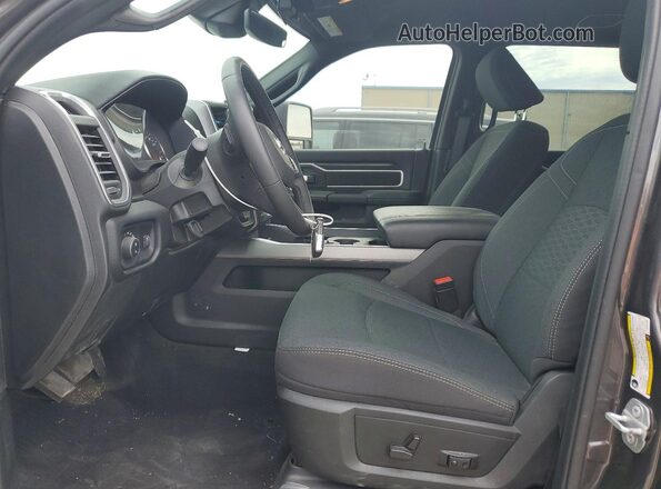 3C63RRHL2TG151290 2026 RAM 3500 Серый Вид салона спереди