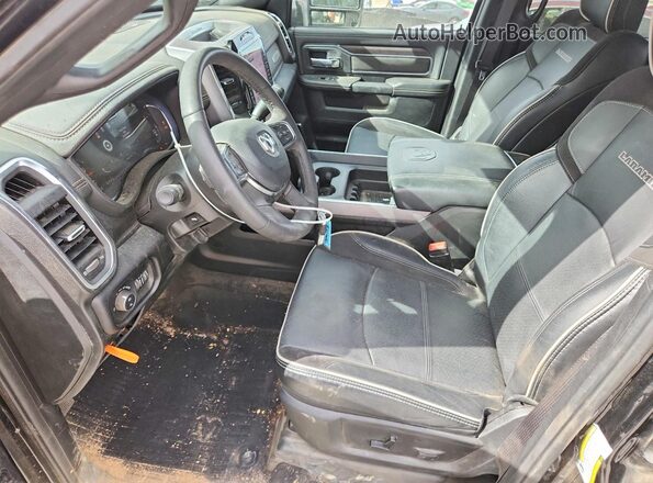3C63RRJL1SG520200 2025 RAM 3500 Black Widok wnętrza z przodu