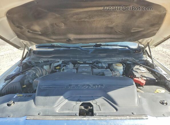 3C63RRKL5KG561685 2019 RAM 3500 White უკანა სალონის ხედი